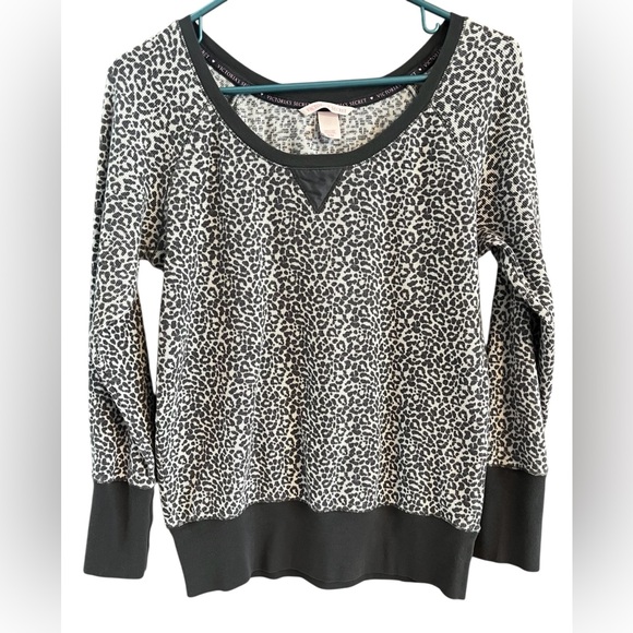 Victoria's Secret Leopard Print Two Piece Pajama Set - Picture 1 of 12